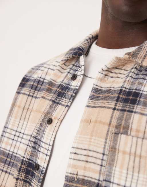 ASOS DESIGN – Beigerutig, kort flanellskjorta i oversize, 3 av 4