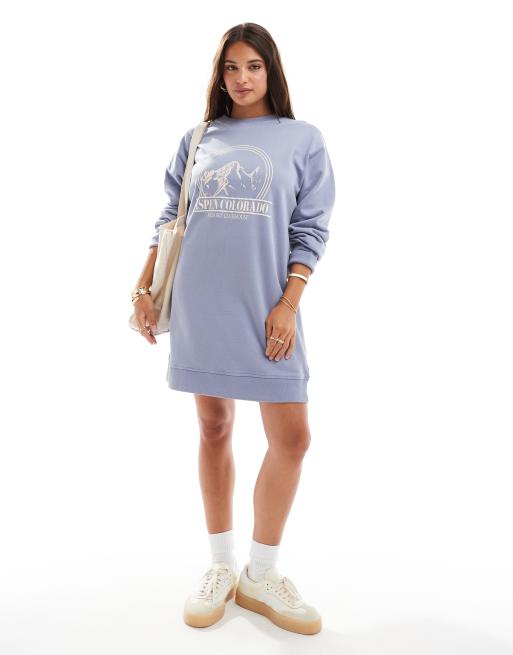 ASOS DESIGN – Błękitna sukienka dresowa mini z grafiką