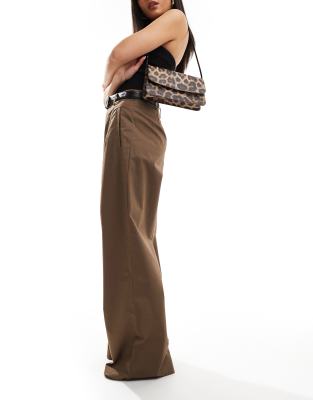 belted wide leg pants in tan-Brown