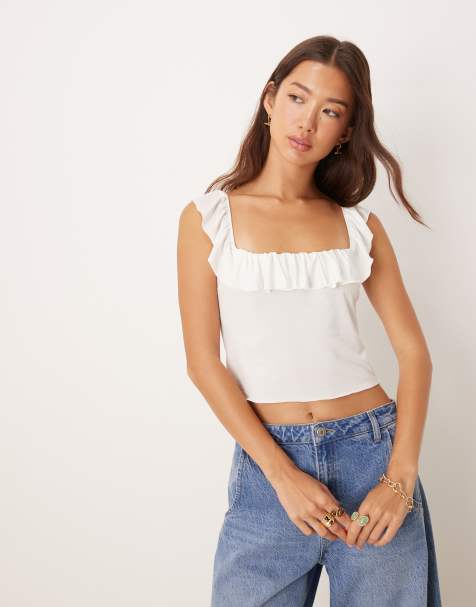 ASOS DESIGN – Benvit crop top med djup halsringning och volang - view 1