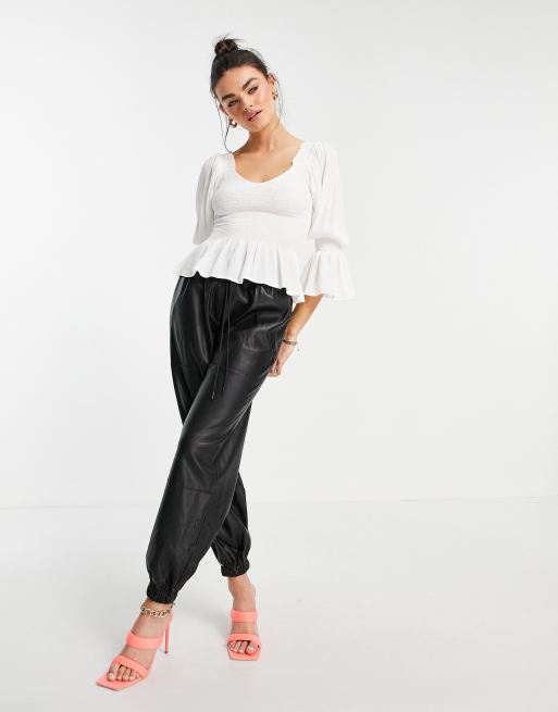 ASOS DESIGN – Benvit peplumtopp med smockat liv, 4 av 4