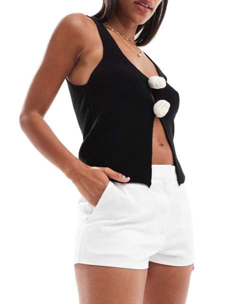 ASOS DESIGN – Benvita, figursydda shorts i extra kort design - view 1