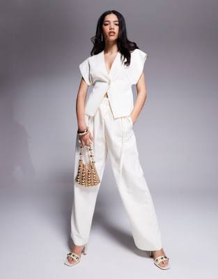 ASOS DESIGN – Benvitt, figursytt linneset med byxor och topp med knytning med omlottdesign - view 1