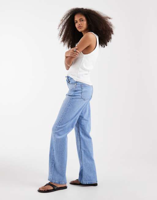 ASOS DESIGN – Bequeme Jeans in leuchtendem Blau mit geradem Schnitt und Stretchanteil, 3 von 7