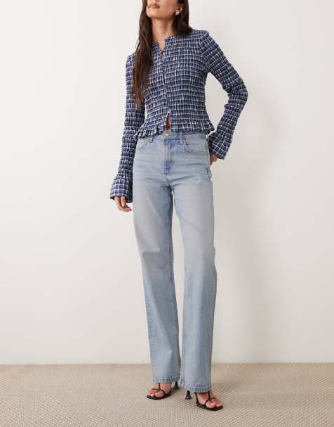 ASOS DESIGN – Bequeme Jeans mit geradem Schnitt und Stretchanteil in heller Waschung - view 1