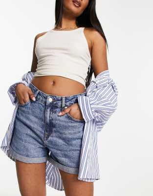 ASOS DESIGN - Bequeme Mom-Jeansshorts in verwaschenem Mittelblau