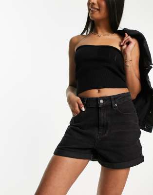 ASOS DESIGN - Bequeme Mom-Jeansshorts in verwaschenem Schwarz-Black