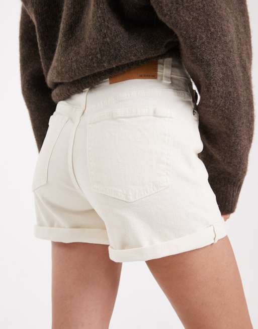 ASOS DESIGN – Bequeme Mom-Jeansshorts in Weiß, 2 von 5