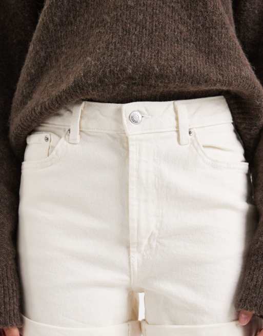 ASOS DESIGN – Bequeme Mom-Jeansshorts in Weiß, 5 von 5