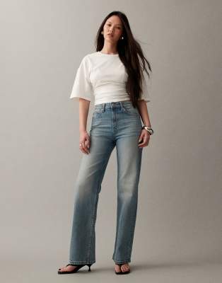 ASOS DESIGN - Bequeme Stretch-Jeans in Vintage-Waschung mit geradem Bein-Blau