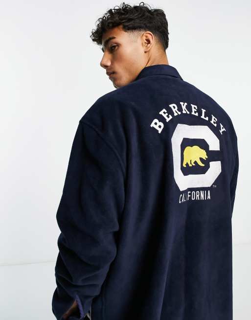 ASOS DESIGN – Berkeley – Oversize-Fleecehemd im 90er-Stil mit Stickerei auf dem Rücken