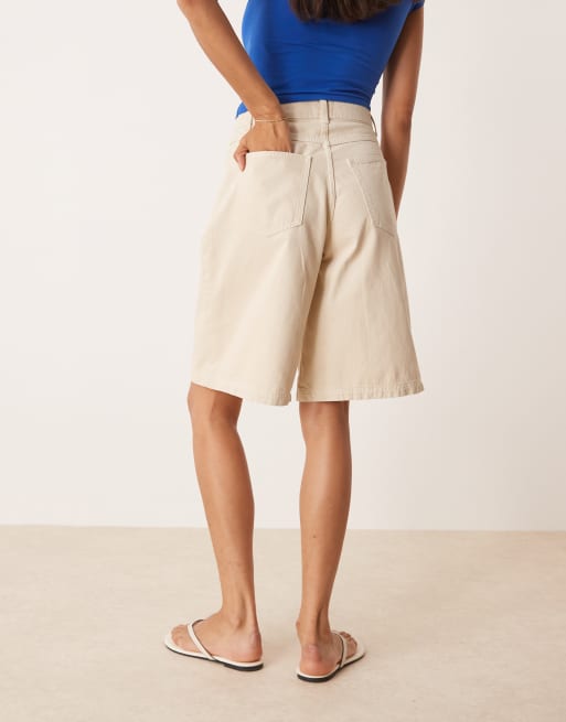 ASOS DESIGN - Bermuda à pinces ajusté avec taille haute en sergé - Ivoire, 4 de 5