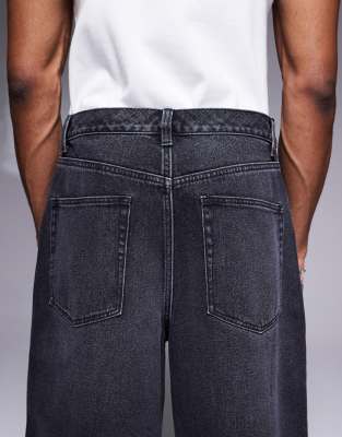 ASOS DESIGN – Czarne sprane wydłużone jeansowe jortsy