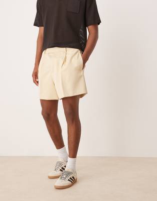 ASOS DESIGN - Bermuda raccourci large et élégant avec pinces sur l'avant - Beurre - view 1