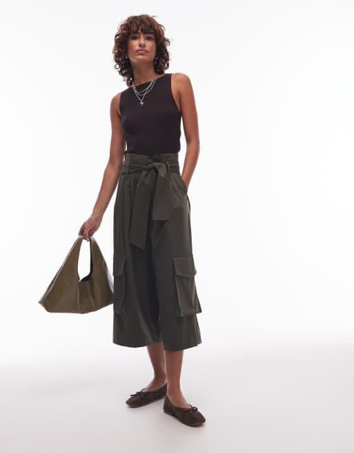 ASOS DESIGN - Bermuda shorts met utility zakken in donkergroen, 2 van 5