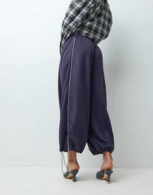 ASOS DESIGN bermudas con detalle de rayas y vuelta en azul marino, 5 de 5