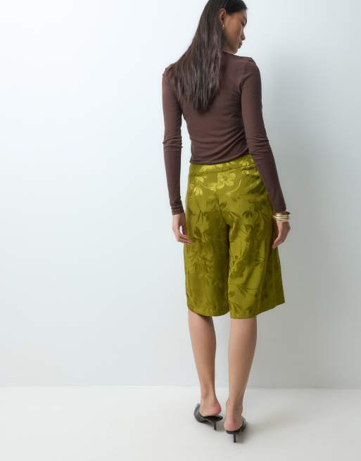 ASOS DESIGN bermudashorts i satinjacquard i oliven, 4 af 5