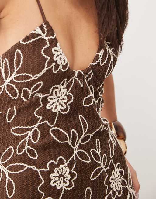 ASOS DESIGN besticktes Häkel-Maxikleid mit U-Ausschnitt in Braun, 3 von 4