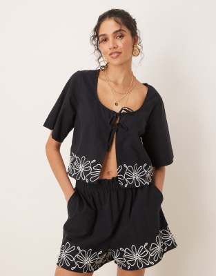 ASOS DESIGN - Besticktes Oberteil in Schwarz mit Schnürung vorn, Kombiteil