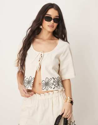 ASOS DESIGN - Besticktes Oberteil in Steinbeige mit gebundener Vorderseite, Kombiteil-Neutral