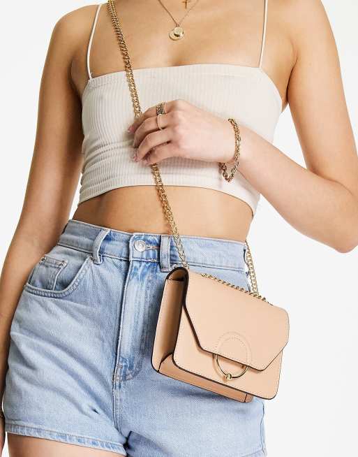 ASOS DESIGN – Beżowa torebka crossbody z ozdobnym pierścieniem i wymiennym paskiem łańcuszkowym na ramię 
