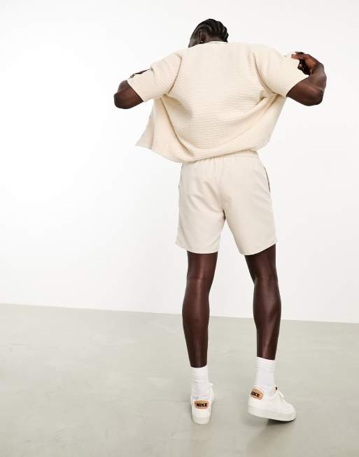 ASOS DESIGN – Beżowe szorty kąpielowe średniej długości, 4 z 4