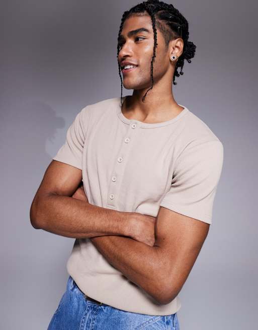 ASOS DESIGN – Beżowy prążkowany T-shirt o kroju podkreślającym sylwetkę z dekoltem henley