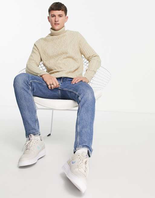 ASOS DESIGN – Beżowy sweter z odwijanym golfem o warkoczowym splocie, 2 z 4