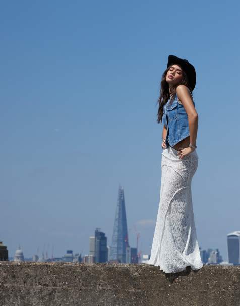 ASOS DESIGN – Biała koronkowa spódnica maxi z wyeksponowanymi szwami - view 1