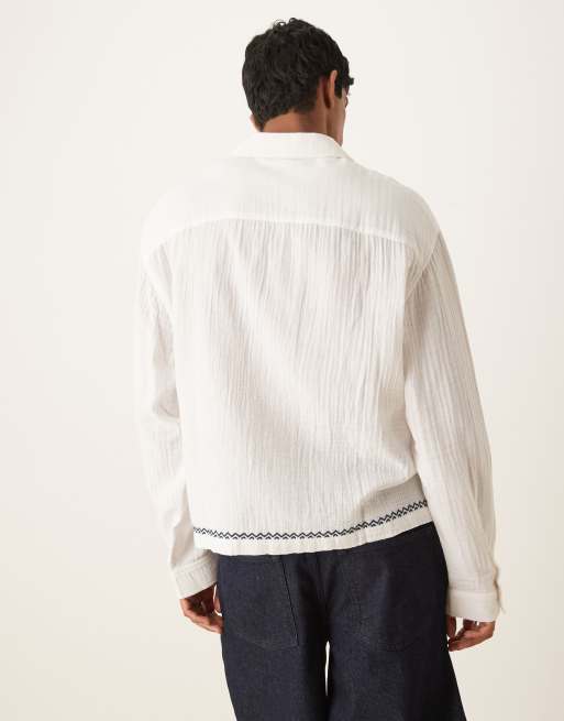 ASOS DESIGN – Biała koszula oversize o pudełkowym kroju z haftowanym wzorem, 3 z 4