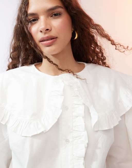 ASOS DESIGN – Biała koszula z dużym kołnierzem z falbanką, 2 z 4