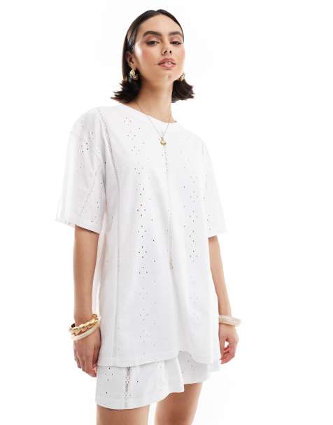 ASOS DESIGN – Biała koszulka oversize z haftem angielskim ze wstawkami z koronki - view 1