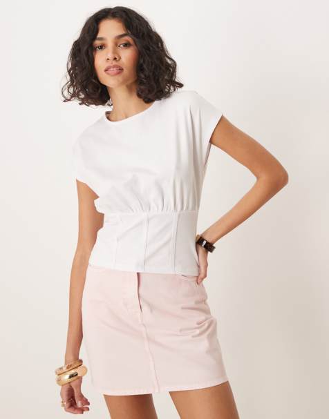 ASOS DESIGN – Biała koszulka z zebraną talią z gorsetowymi przeszyciami - view 1