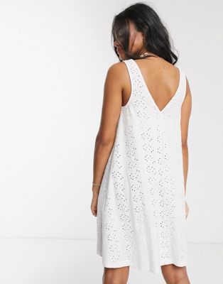ASOS DESIGN – Biała letnia sukienka mini z koła z haftem angielskim | ASOS