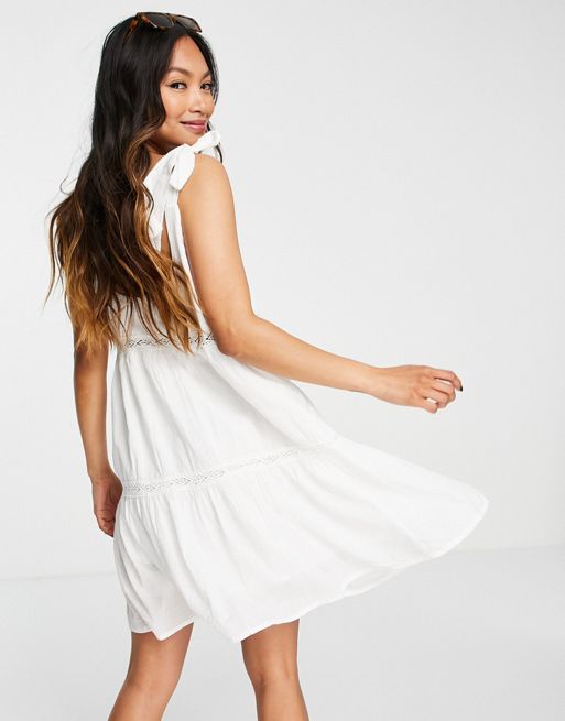 ASOS DESIGN – Biała luźna sukienka letnia mini z wiązaniem na ramieniu i  koronkową wstawką | ASOS