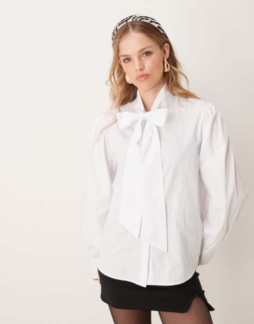 ASOS DESIGN – Biała popelinowa koszula z dużą kokardką