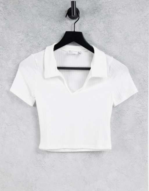 ASOS DESIGN – Biała prążkowana koszulka polo o dopasowanym kroju z krótkim rękawem