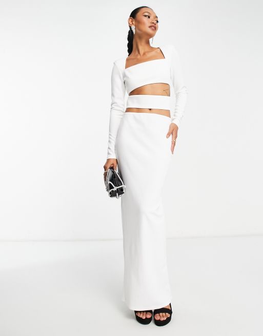 ASOS DESIGN – Biała sukienka maxi z długimi rękawami, podkreślonymi ramionami i wycięciami