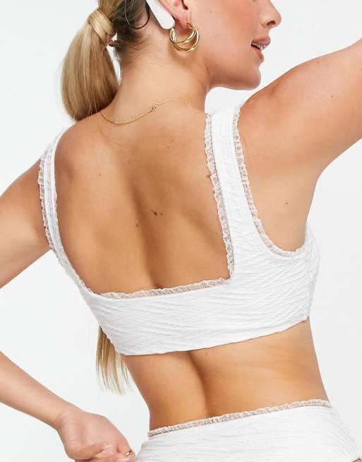 ASOS DESIGN – Biała teksturowana krótka góra od bikini z falbanką, 4 z 4