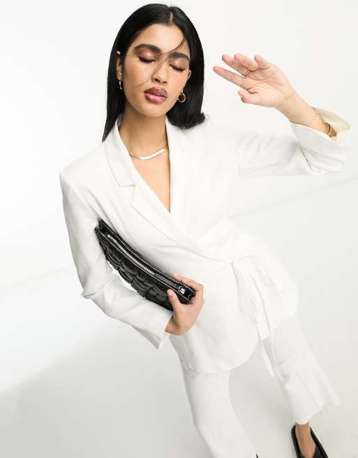ASOS DESIGN – Biała wiązana z boku marynarka garniturowa z domieszką lnu