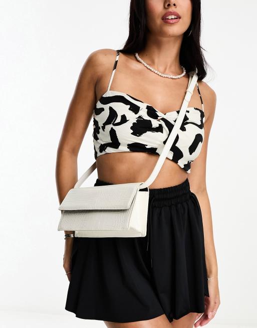 ASOS DESIGN – Biała wydłużona torebka crossbody z odpinanym paskiem