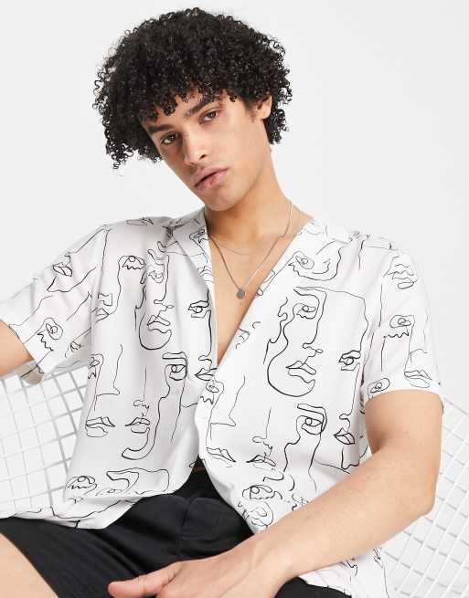 ASOS DESIGN – Biała zapinana na jeden guzik koszula z kołnierzykiem kubańskim we wzór twarzy