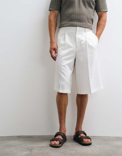ASOS DESIGN – Białe dopasowane szorty bermudy oversize z zakładkami, 2 z 9