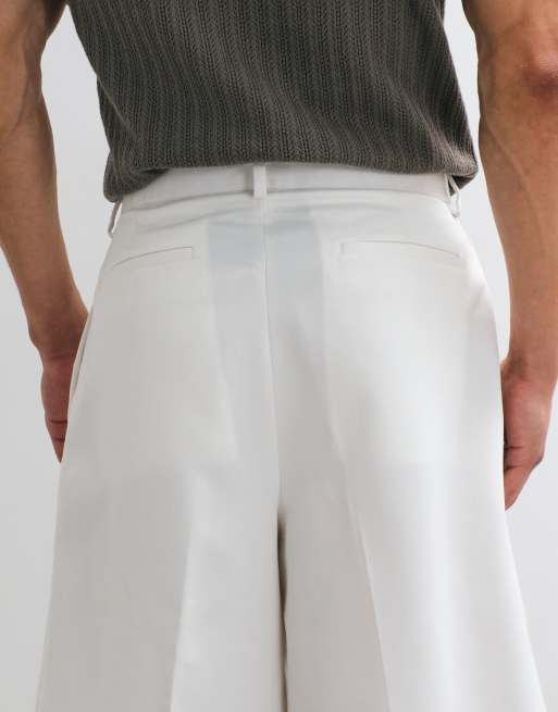 ASOS DESIGN – Białe dopasowane szorty bermudy oversize z zakładkami, 4 z 9