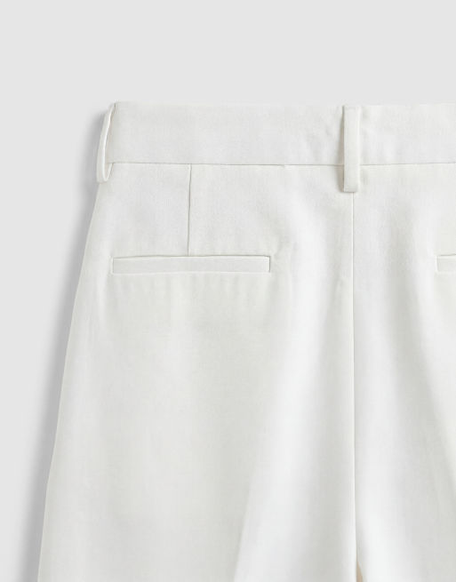 ASOS DESIGN – Białe dopasowane szorty bermudy oversize z zakładkami, 8 z 9