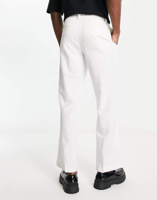 ASOS DESIGN – Białe eleganckie spodnie z rozszerzanymi nogawkami, 2 z 4
