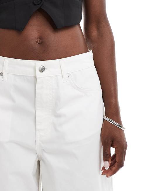 ASOS DESIGN – Białe jeansowe spodnie capri o luźnym kroju, 4 z 5