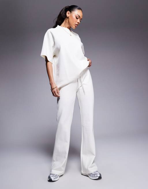 ASOS DESIGN – Białe joggersy dzwony ze szwami interlock, część zestawu