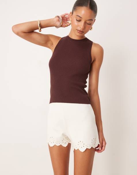 ASOS DESIGN – Białe krótkie szorty z materiału ponte z haftem na dole - view 1
