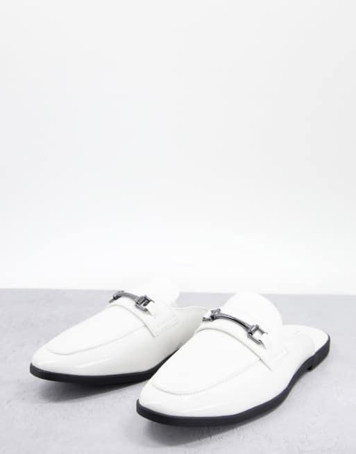 ASOS DESIGN – Białe loafersy z imitacji skóry o konstrukcji bez pięty